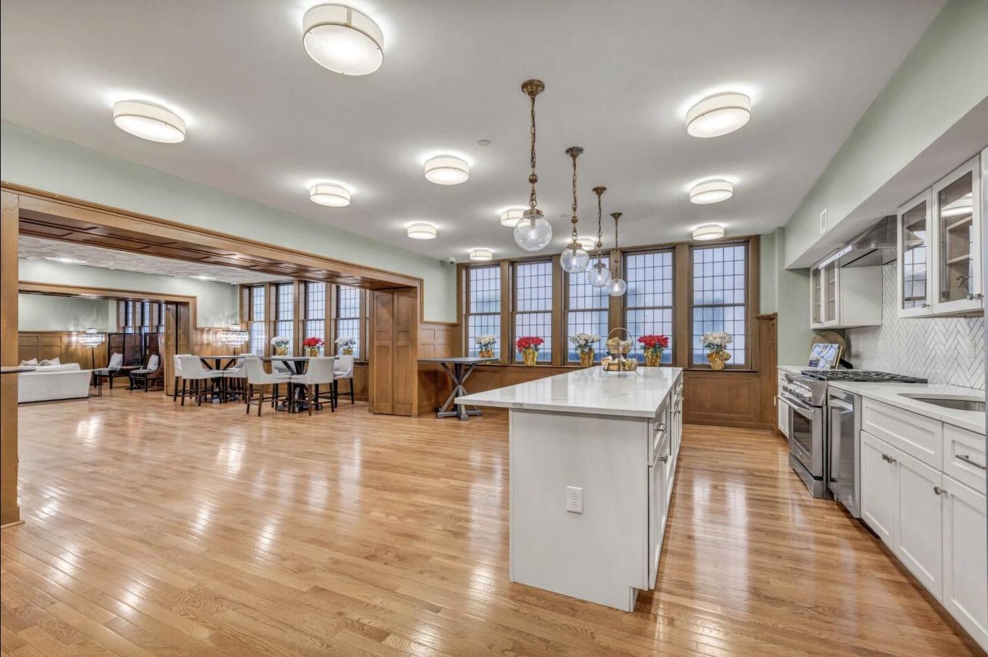 Heart Of Dt With Corner View And With Free Pool & Steam 307 Apartment Cleveland Exterior photo