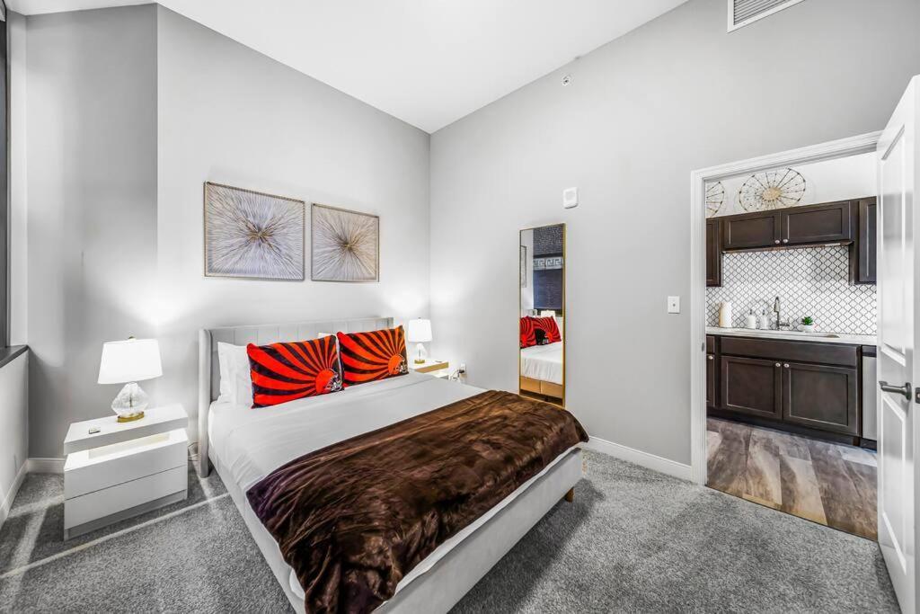 Heart Of Dt With Corner View And With Free Pool & Steam 307 Apartment Cleveland Exterior photo