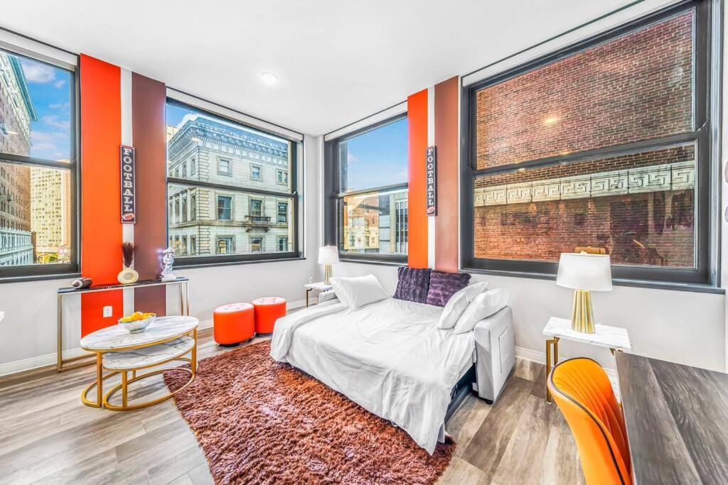 Heart Of Dt With Corner View And With Free Pool & Steam 307 Apartment Cleveland Exterior photo