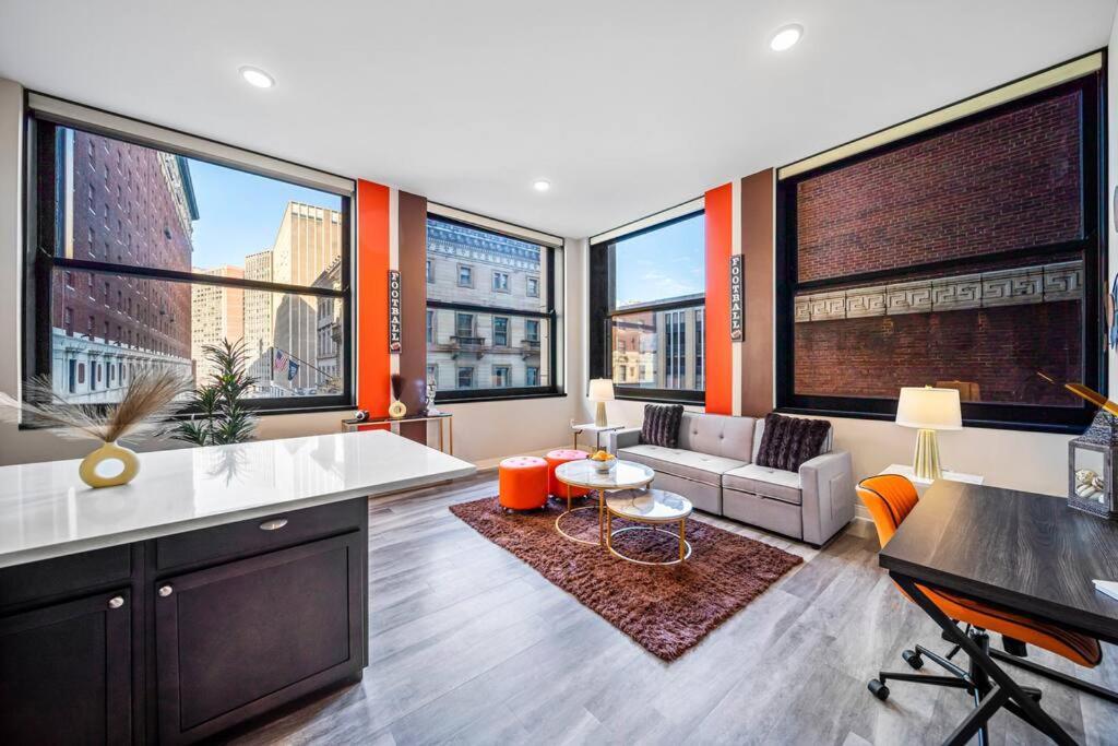 Heart Of Dt With Corner View And With Free Pool & Steam 307 Apartment Cleveland Exterior photo